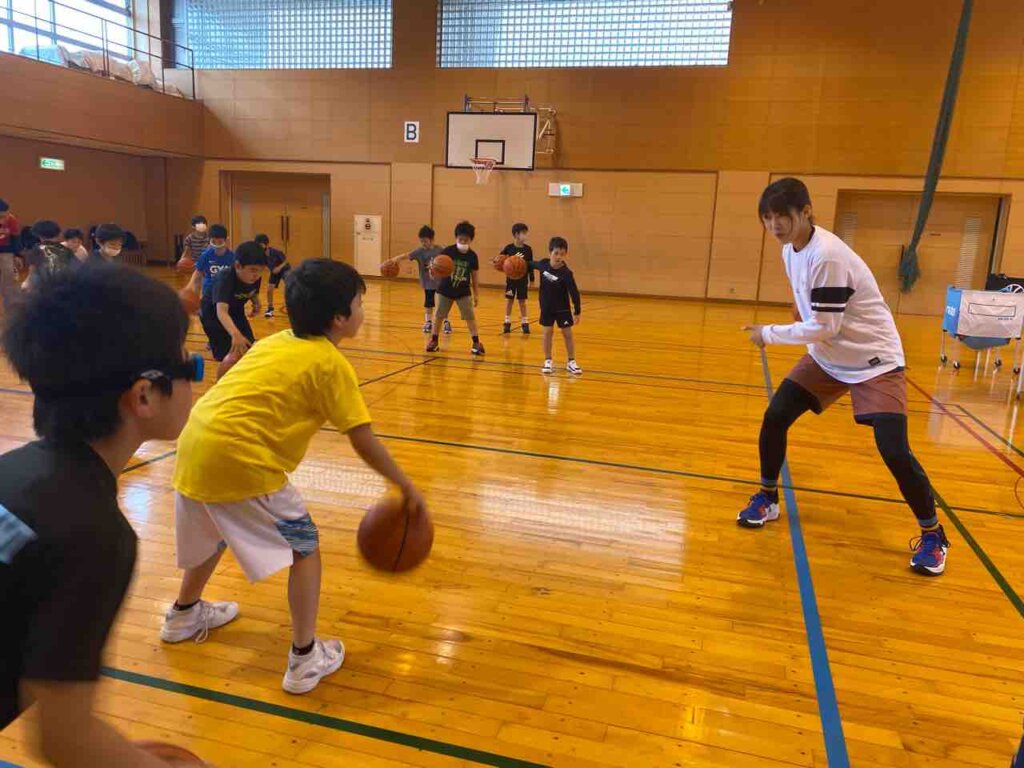 最初は基礎練習からスタート