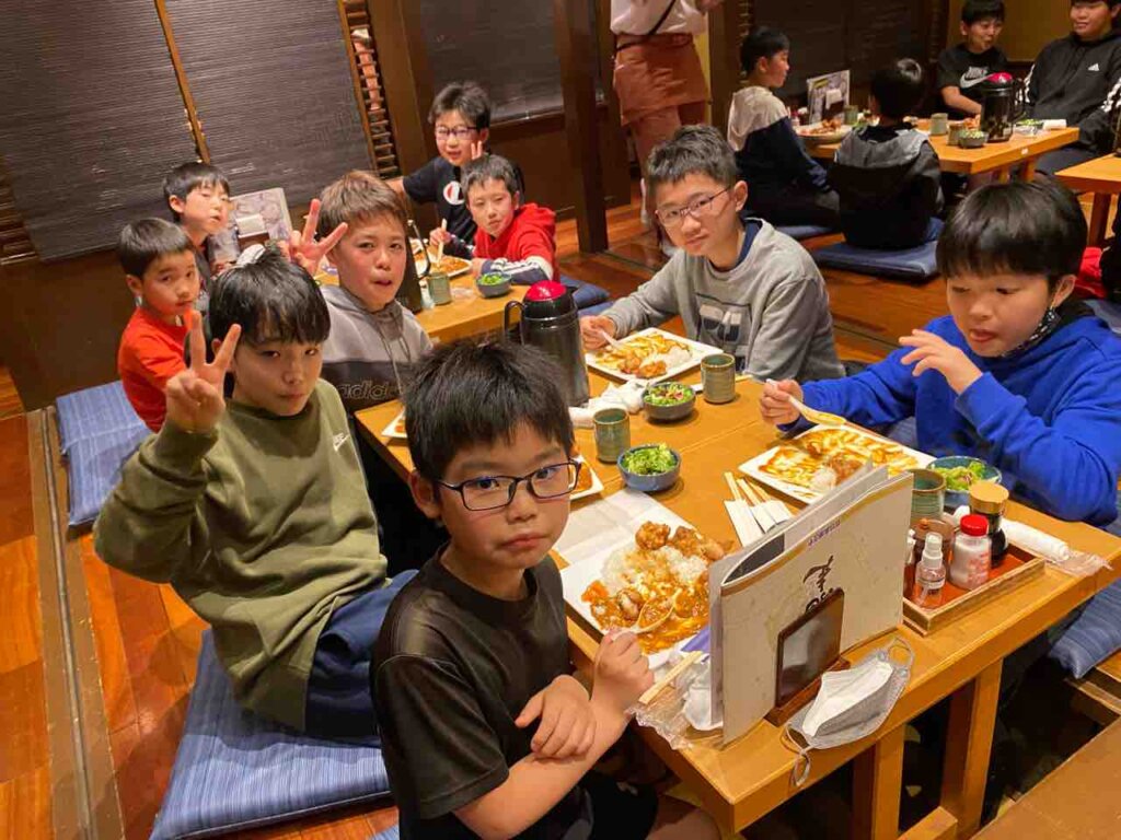 美味しいご飯を仲間達とたくさん食べていました