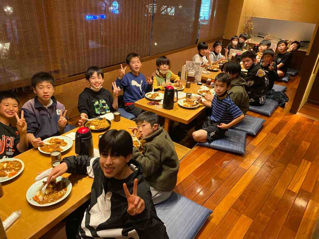 美味しいご飯を仲間達とたくさん食べていました