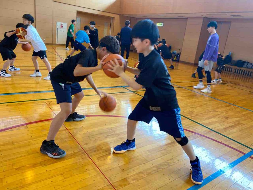 最初は基礎練習からスタート
