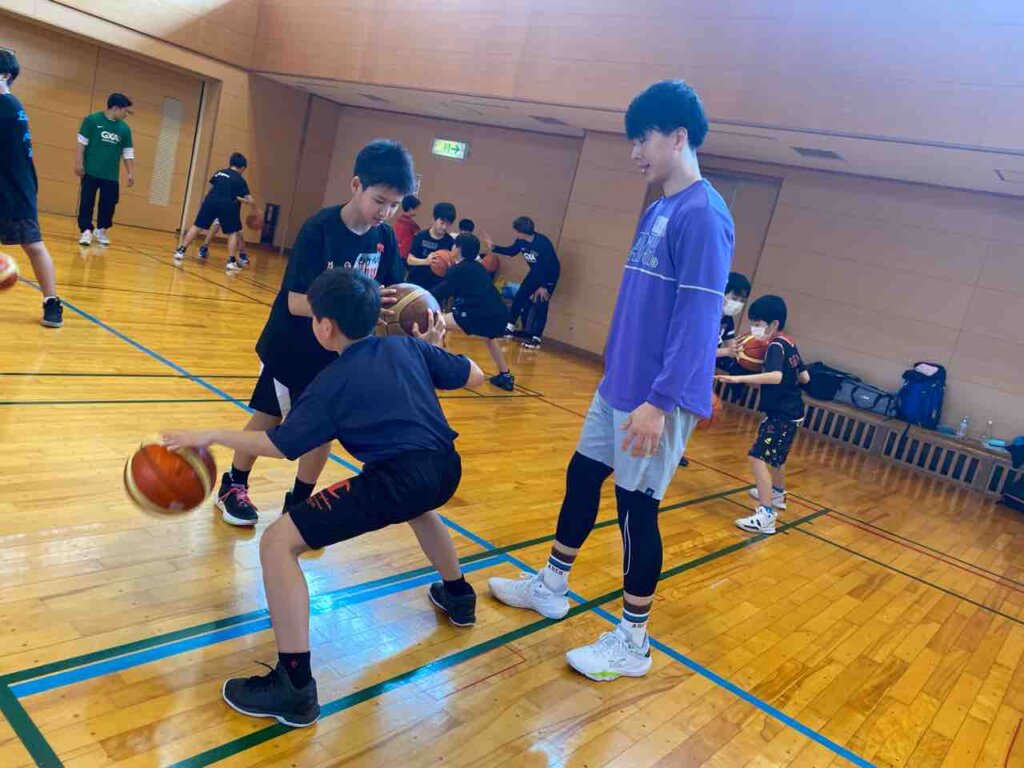 最初は基礎練習からスタート