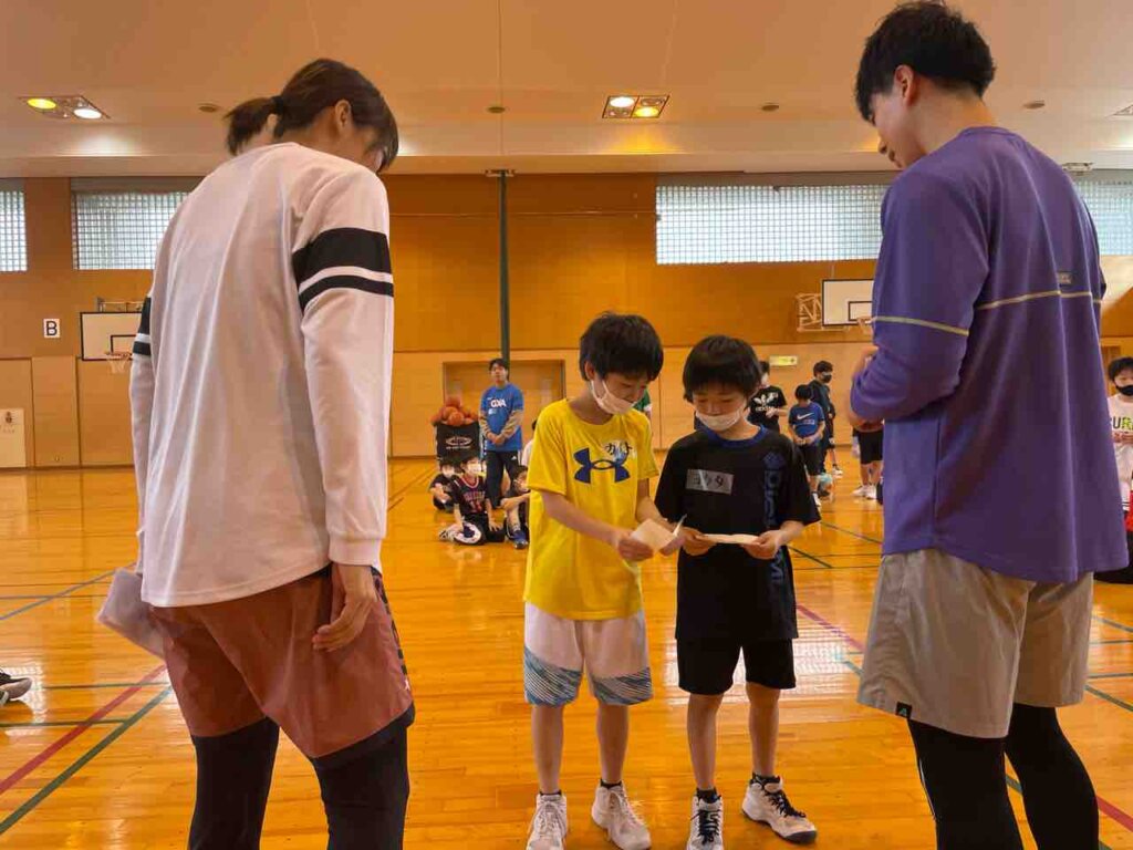 最初は基礎練習からスタート