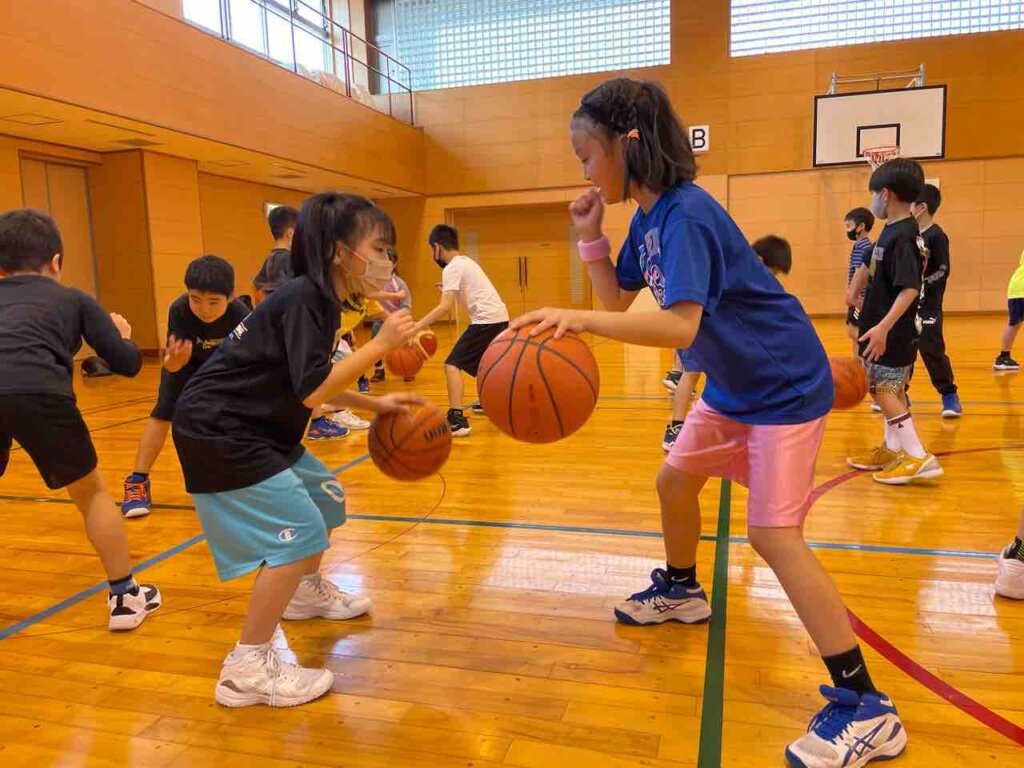 最初は基礎練習からスタート