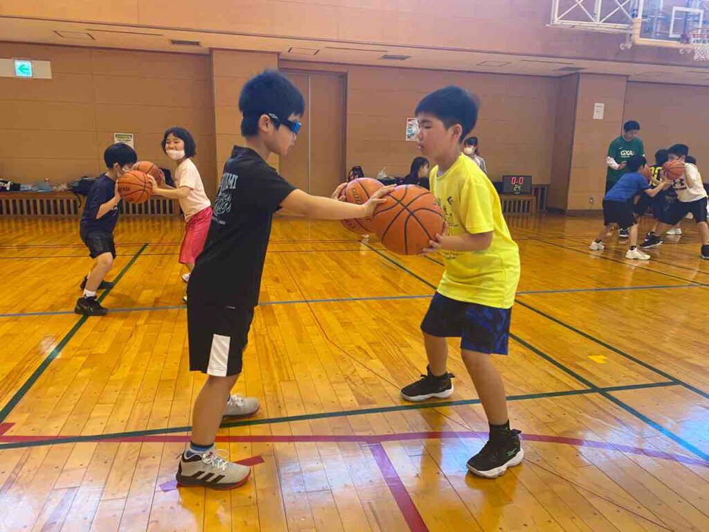 最初は基礎練習からスタート