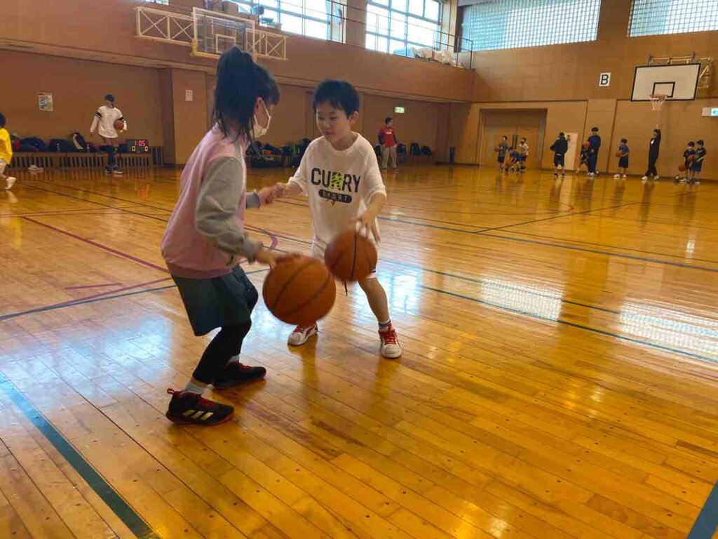 最初は基礎練習からスタート